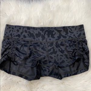 Lululemon Leopard Shorts Size 6 Perfect Condition!